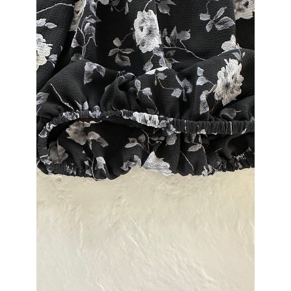 Michel Cropped Off The Shoulder Floral Top - Picture 3 of 8